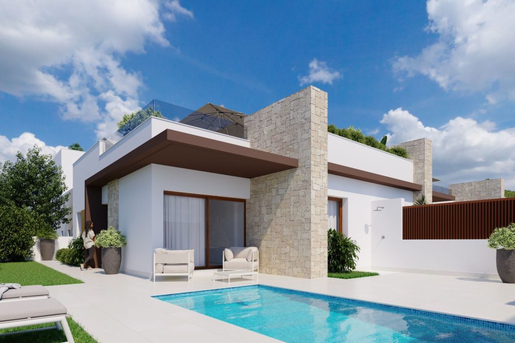 Villa de obra nueva con piscina privada en Vistabella Golf